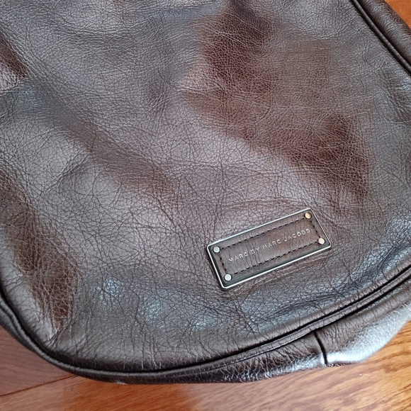 Marc Jacobs silver leather purse - Picture 2 of 3